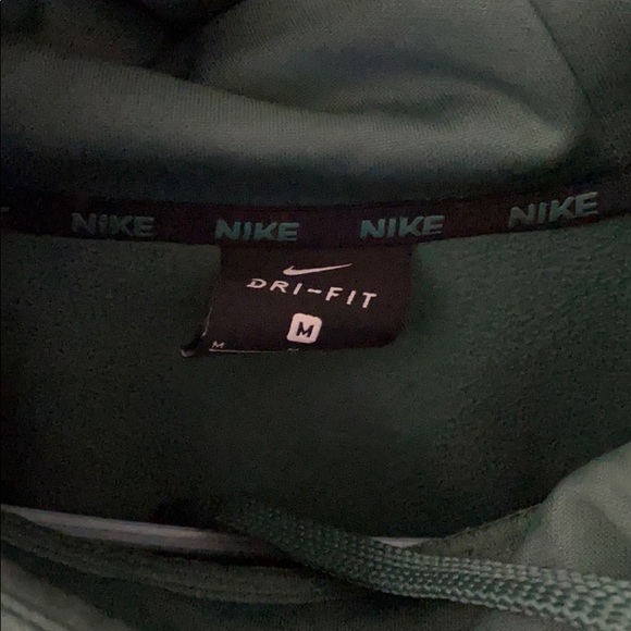 Nike Dri Fit Thermal pull over Hoodie - Picture 2 of 3